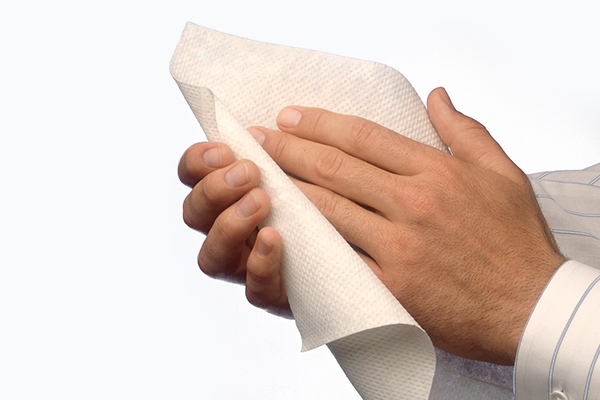 Secar as mãos com papel ou secador? O que é mais higiênico?